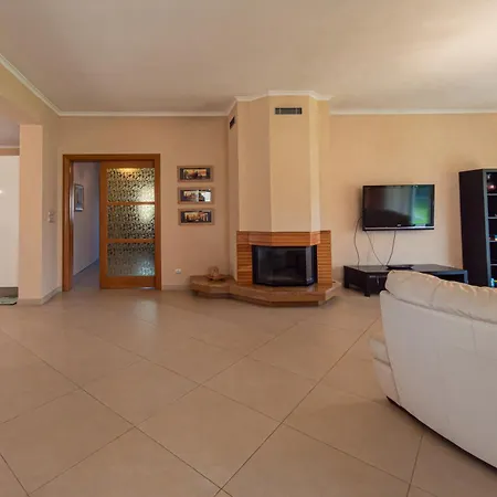 Luxury House Róda