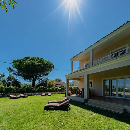 Luxury House Vilă *